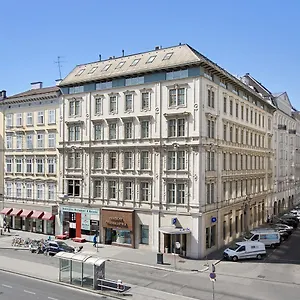 Living An Der Oper Hotel Wien
